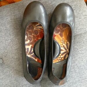 Born Black Leather Ballet Flats - 9.5W